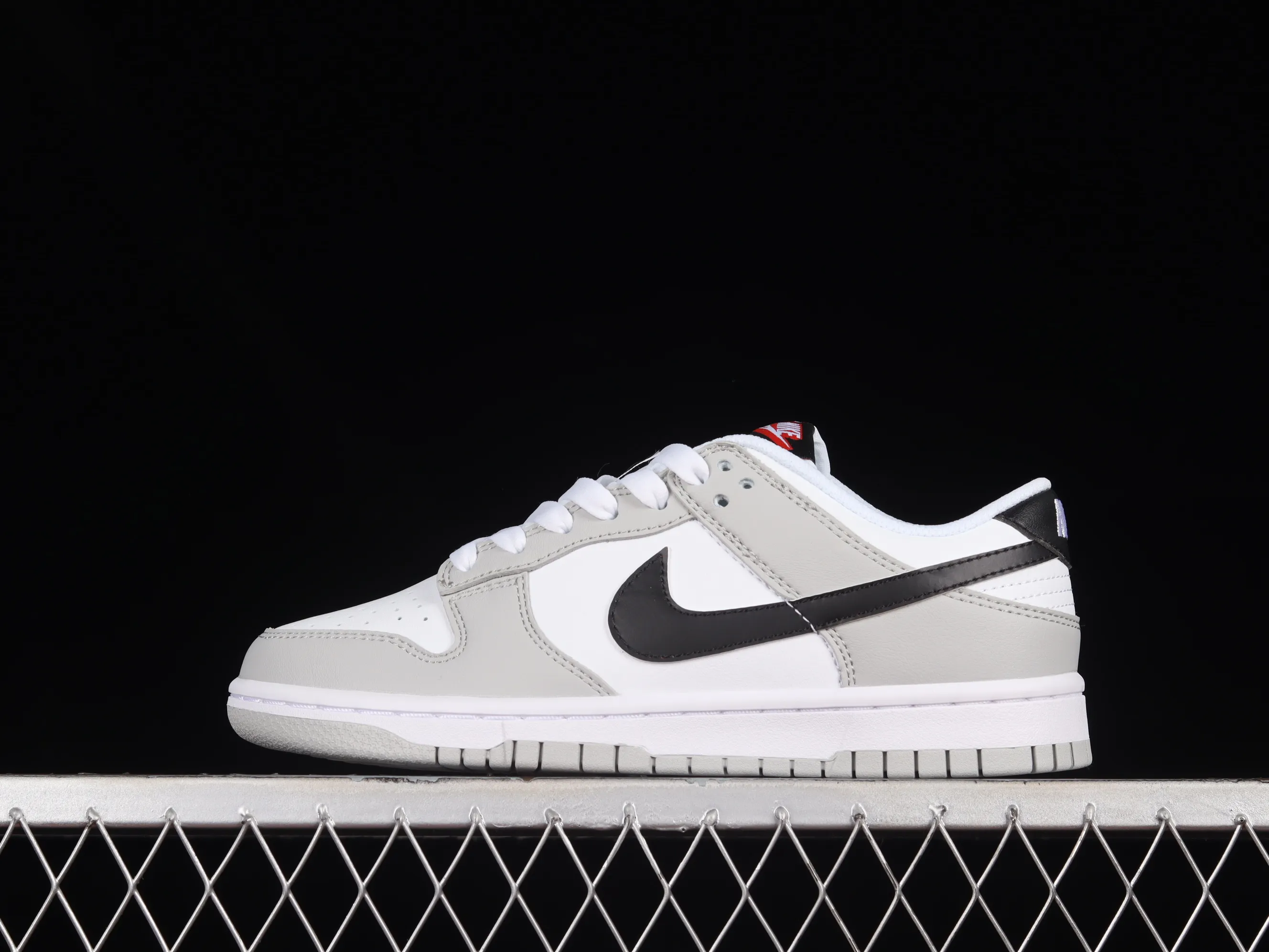 All Categories Nk SB Dunk Series Nk SB Dunk Low Low-top sneakers Nk Dunk SB Low Gray white and black scratch-off SB low-top sports and leisure sneakers DR9654-001
